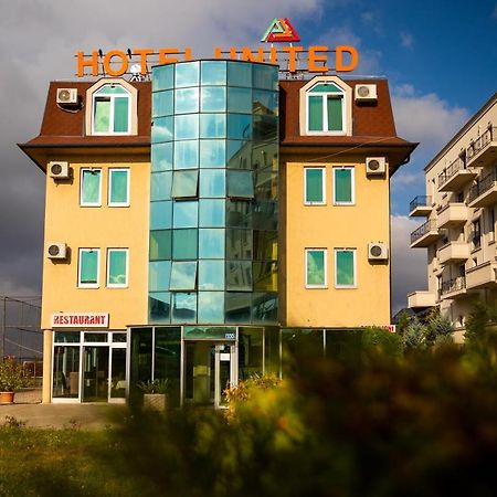 Hotel United Pristina Kültér fotó