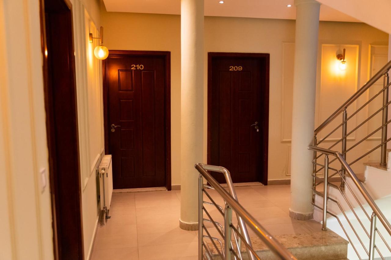 Hotel United Pristina Kültér fotó