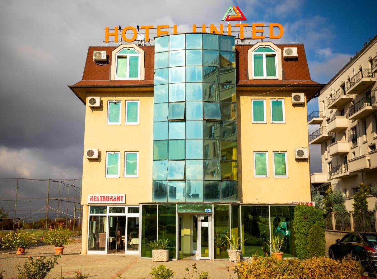 Hotel United Pristina Kültér fotó