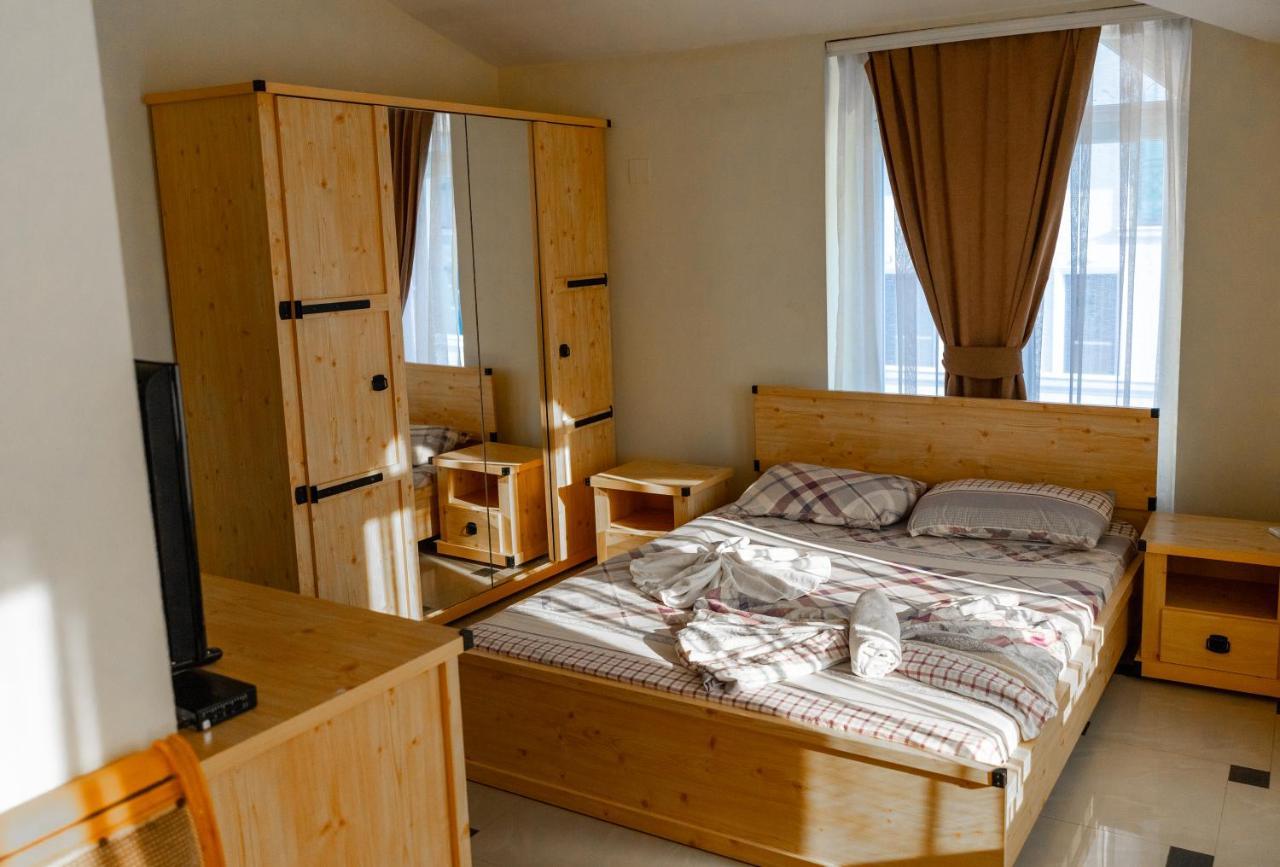 Hotel United Pristina Kültér fotó
