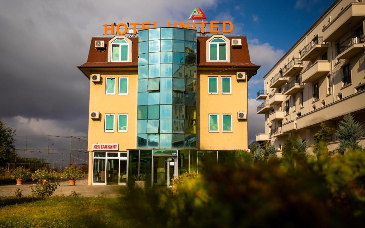 Hotel United Pristina Kültér fotó
