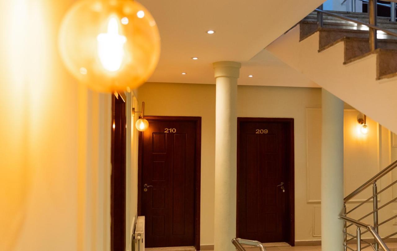 Hotel United Pristina Kültér fotó