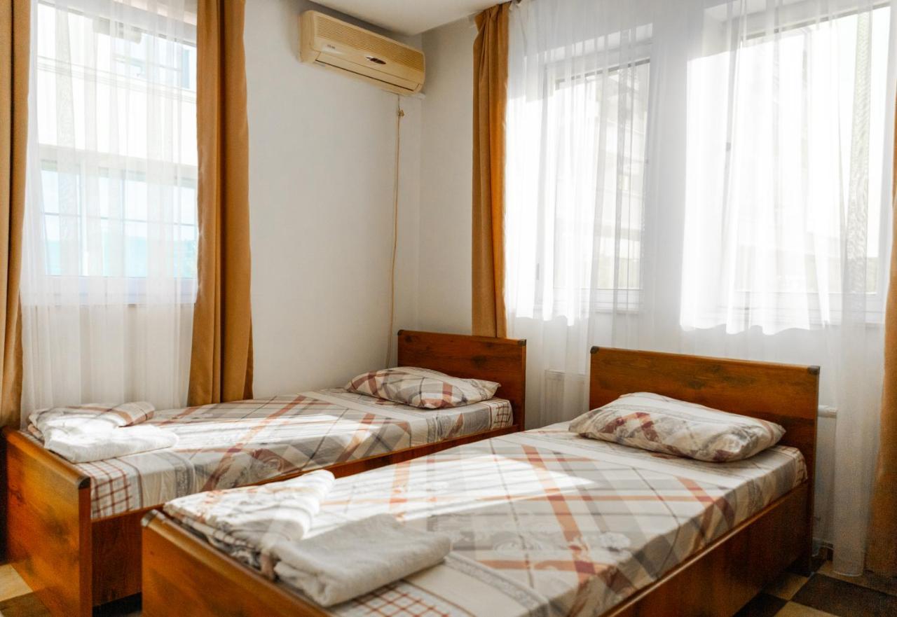 Hotel United Pristina Kültér fotó