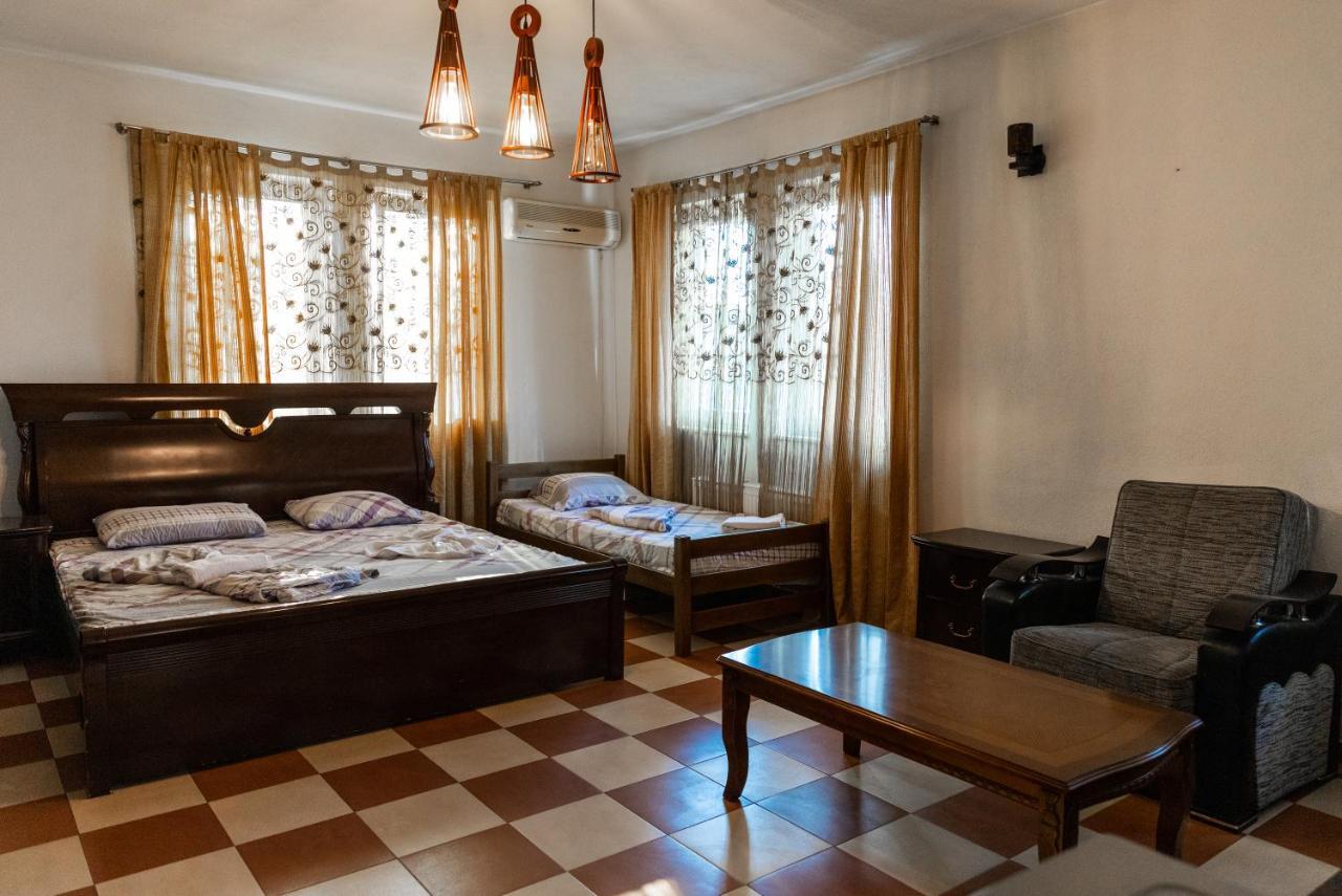 Hotel United Pristina Kültér fotó
