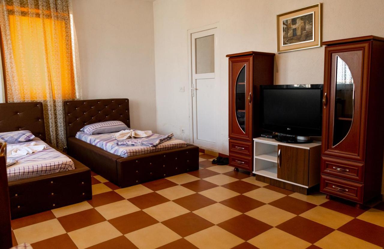 Hotel United Pristina Kültér fotó