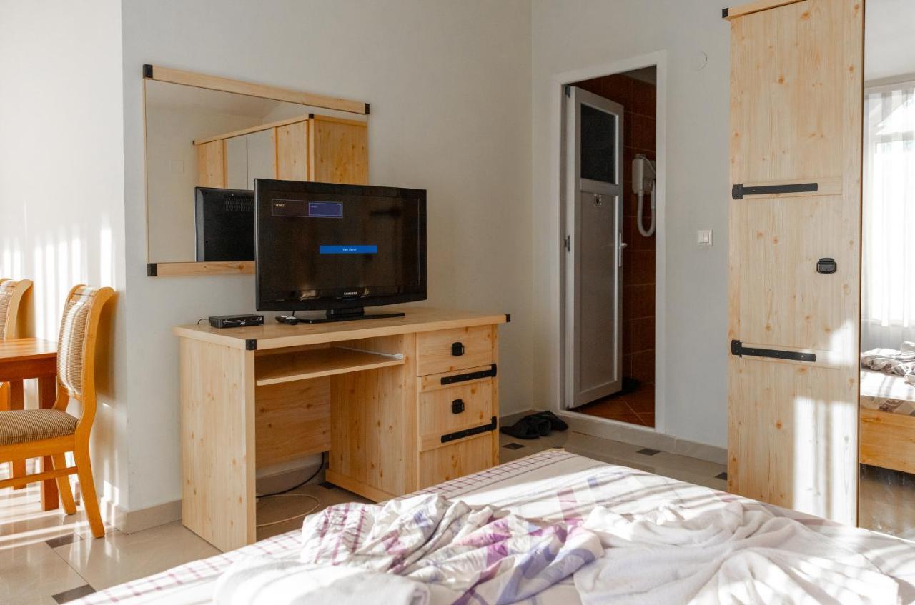 Hotel United Pristina Kültér fotó