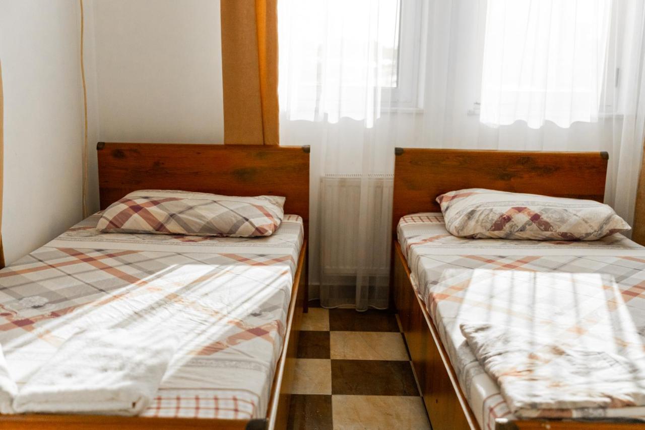 Hotel United Pristina Kültér fotó