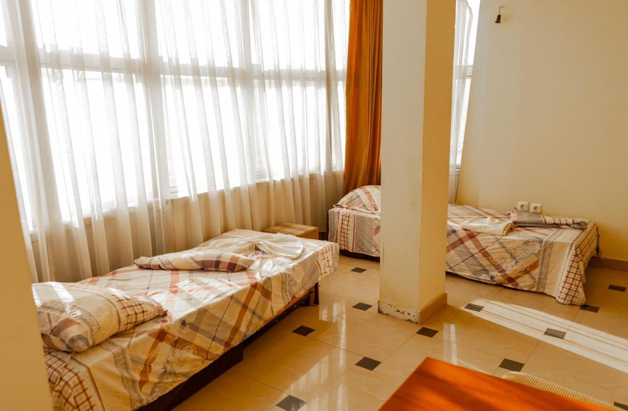 Hotel United Pristina Kültér fotó