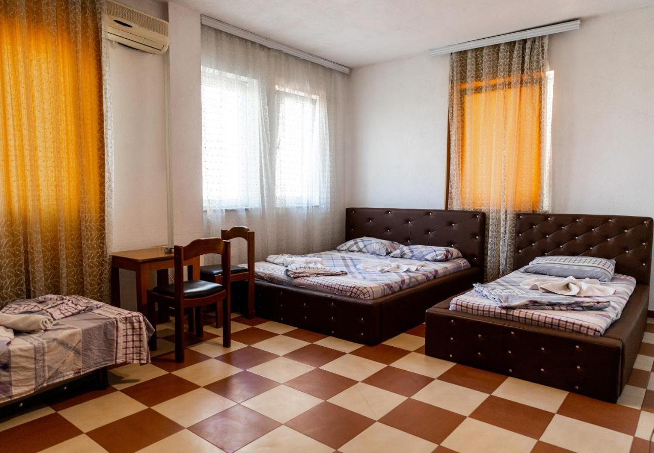 Hotel United Pristina Kültér fotó