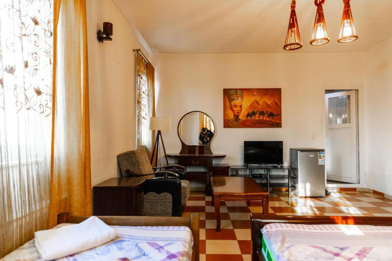 Hotel United Pristina Kültér fotó