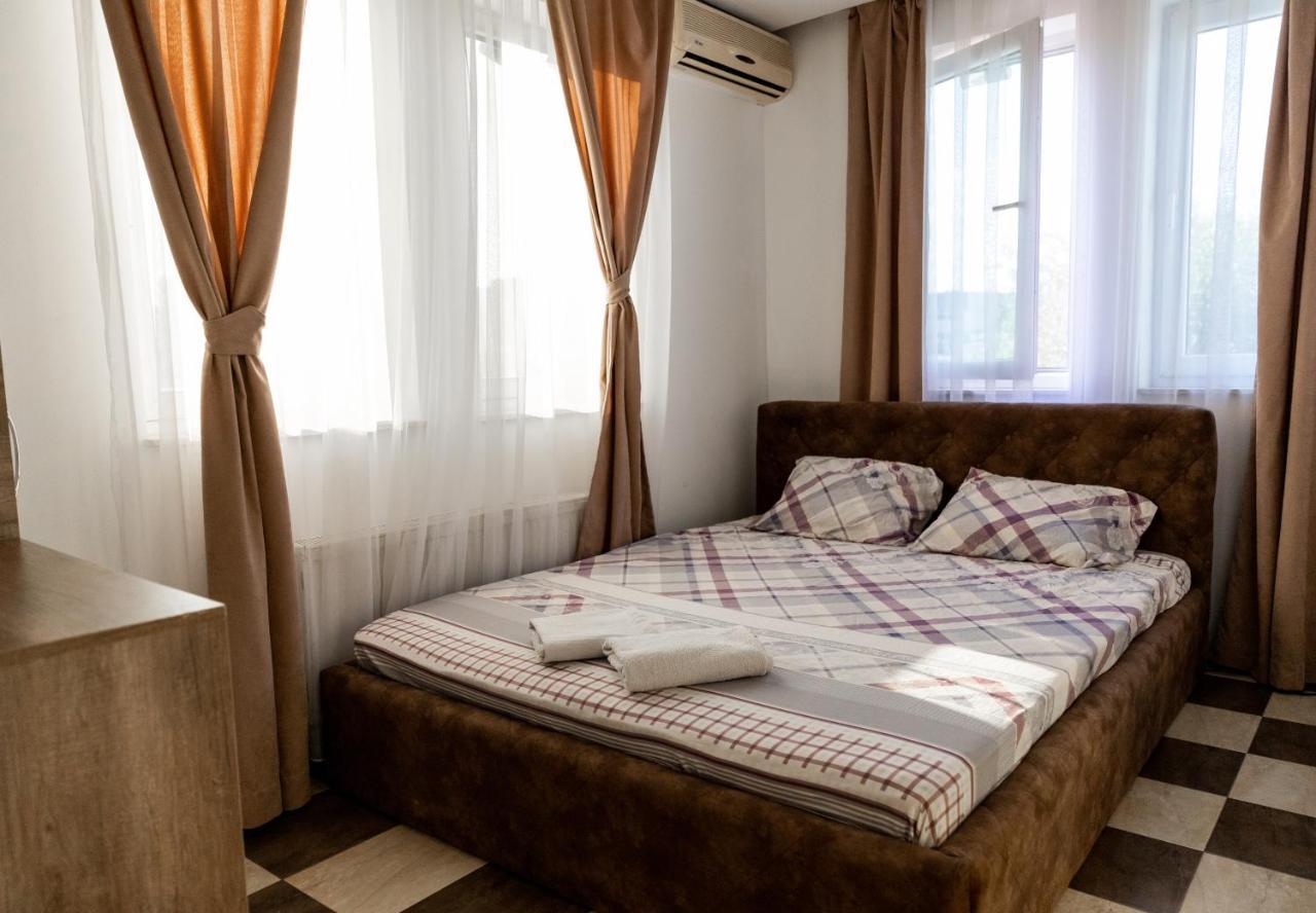 Hotel United Pristina Kültér fotó