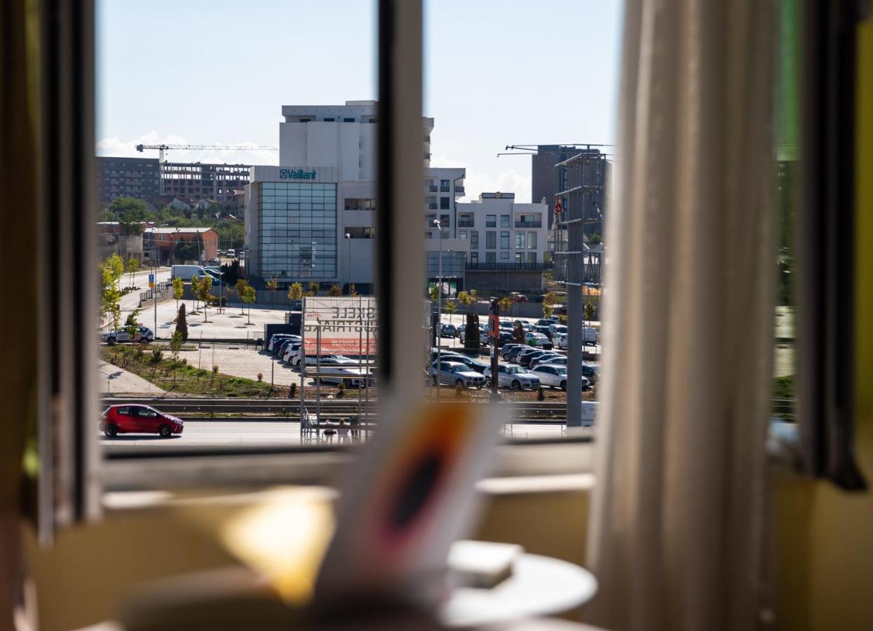 Hotel United Pristina Kültér fotó