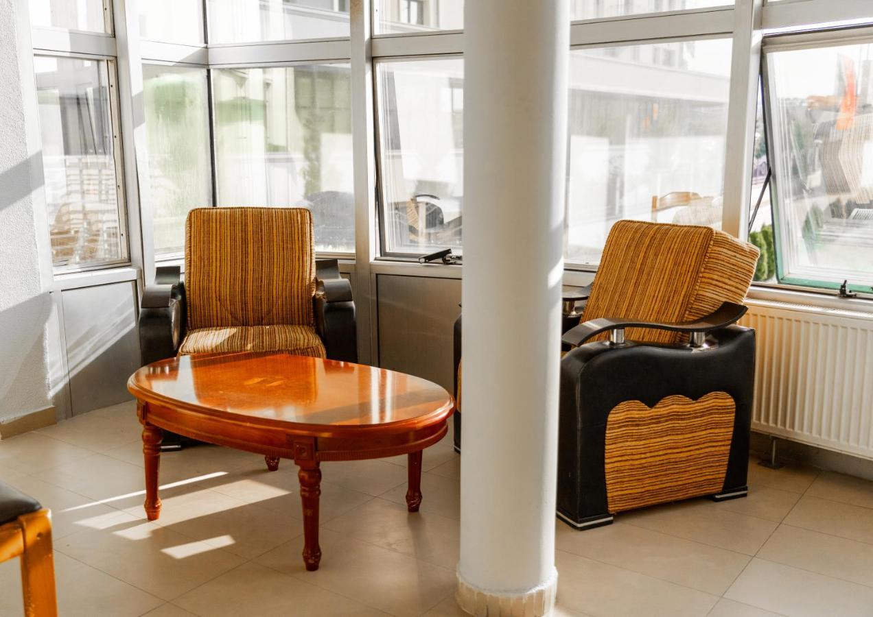 Hotel United Pristina Kültér fotó