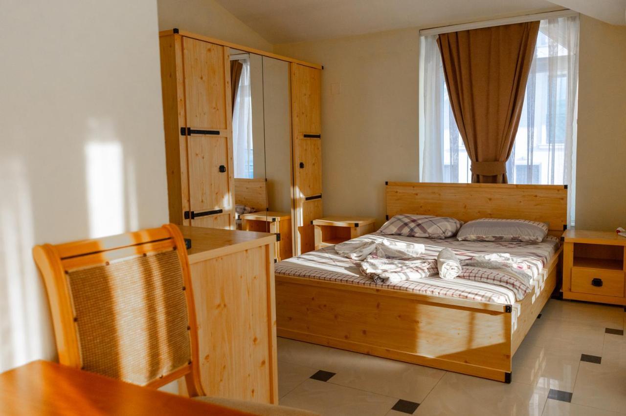Hotel United Pristina Kültér fotó