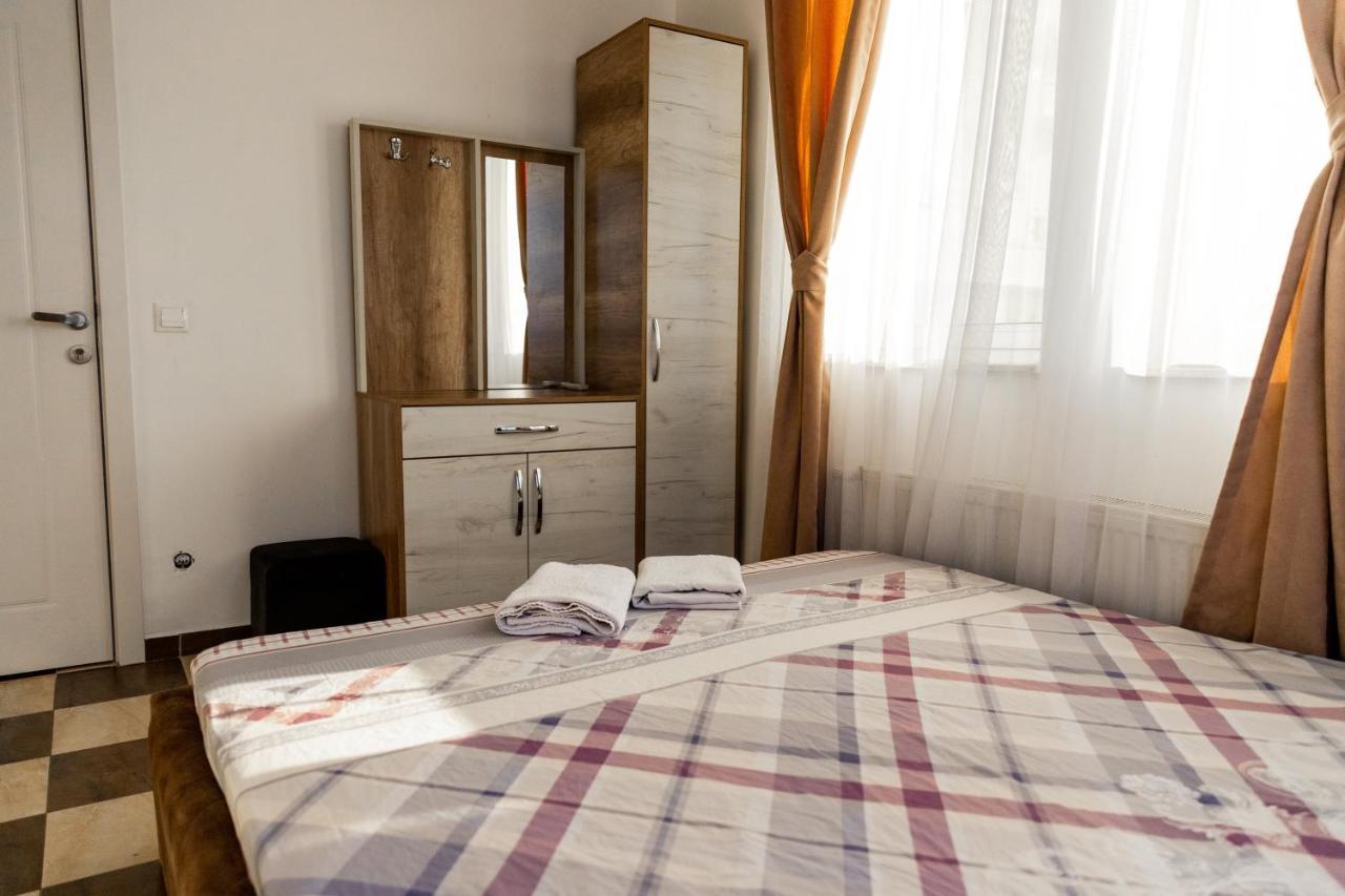 Hotel United Pristina Kültér fotó