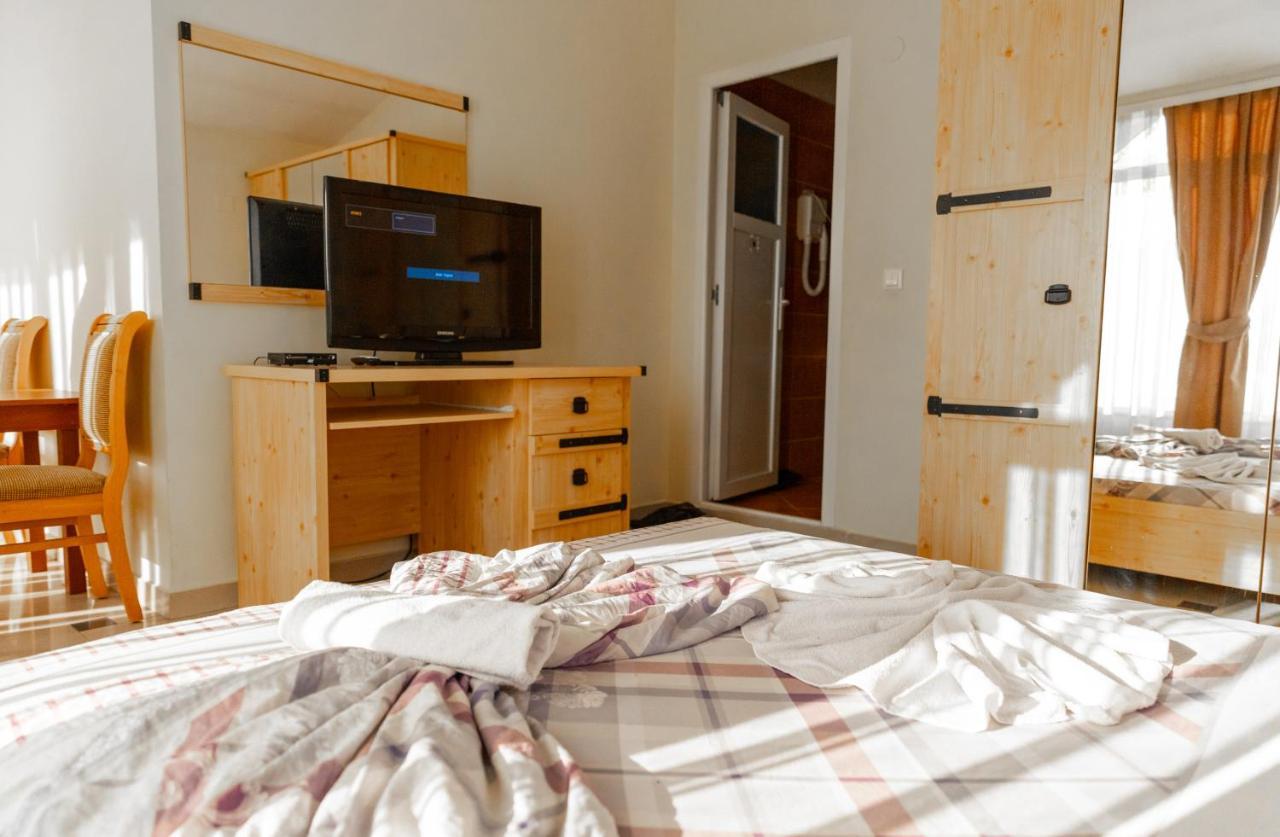 Hotel United Pristina Kültér fotó