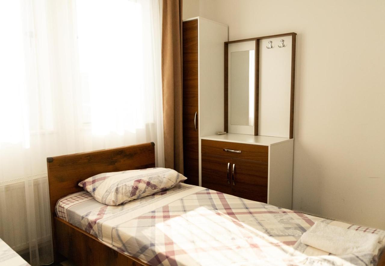 Hotel United Pristina Kültér fotó
