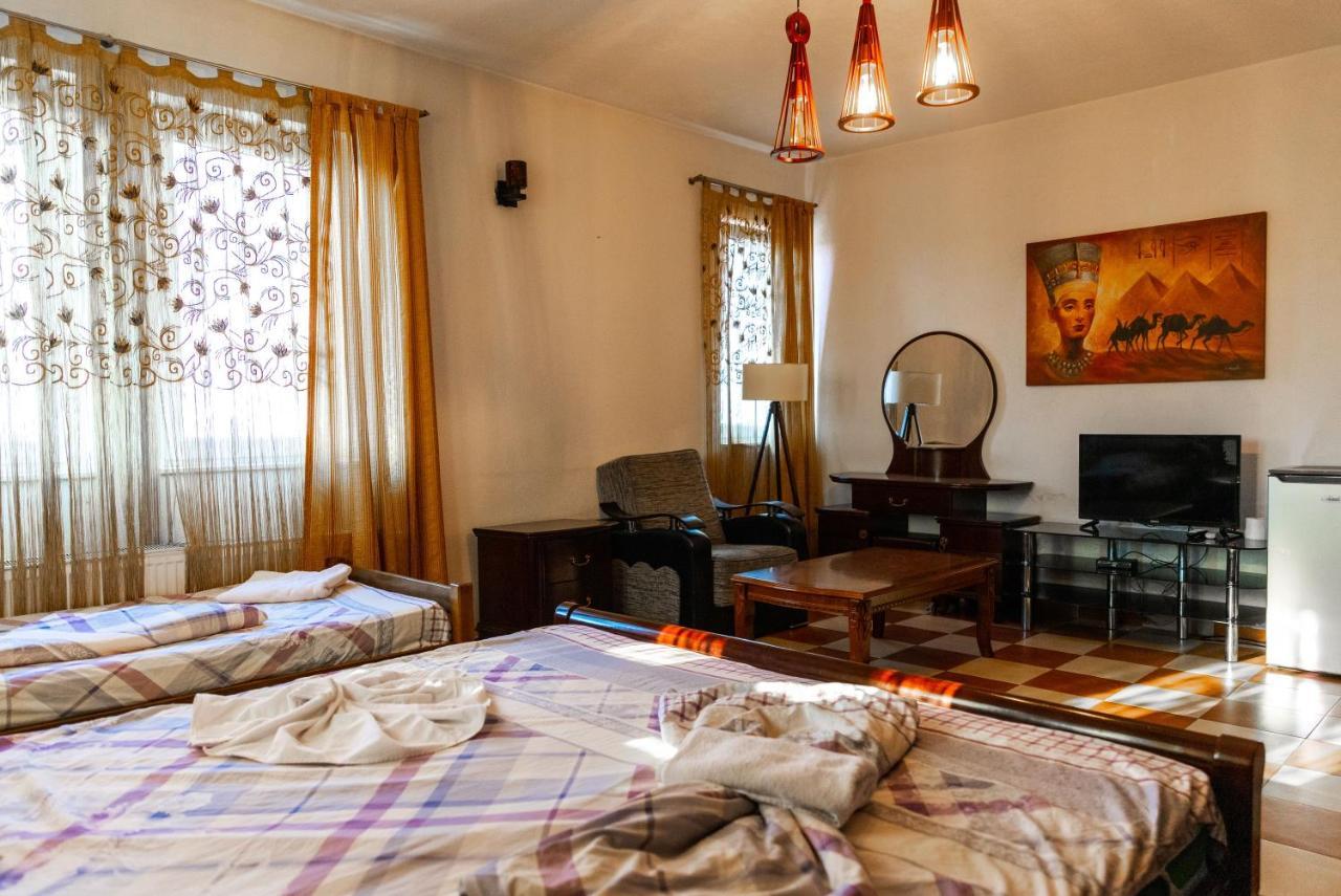 Hotel United Pristina Kültér fotó