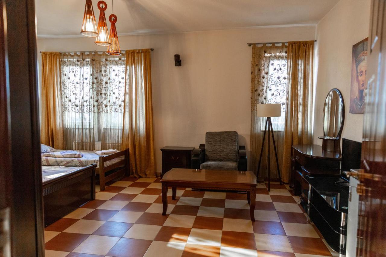 Hotel United Pristina Kültér fotó